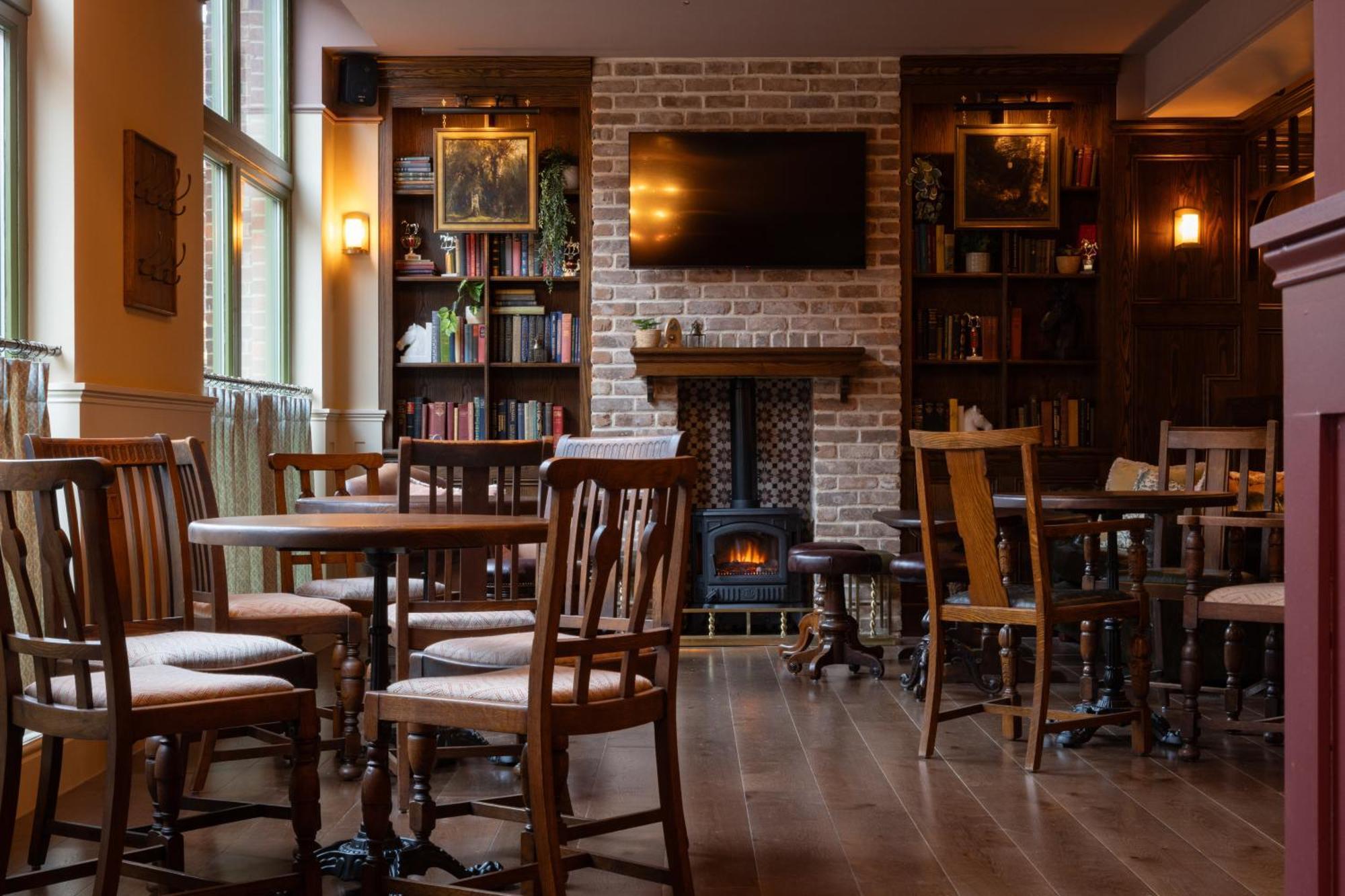 The Coat And Bear - A Heartwood Inn Ньюбери Экстерьер фото