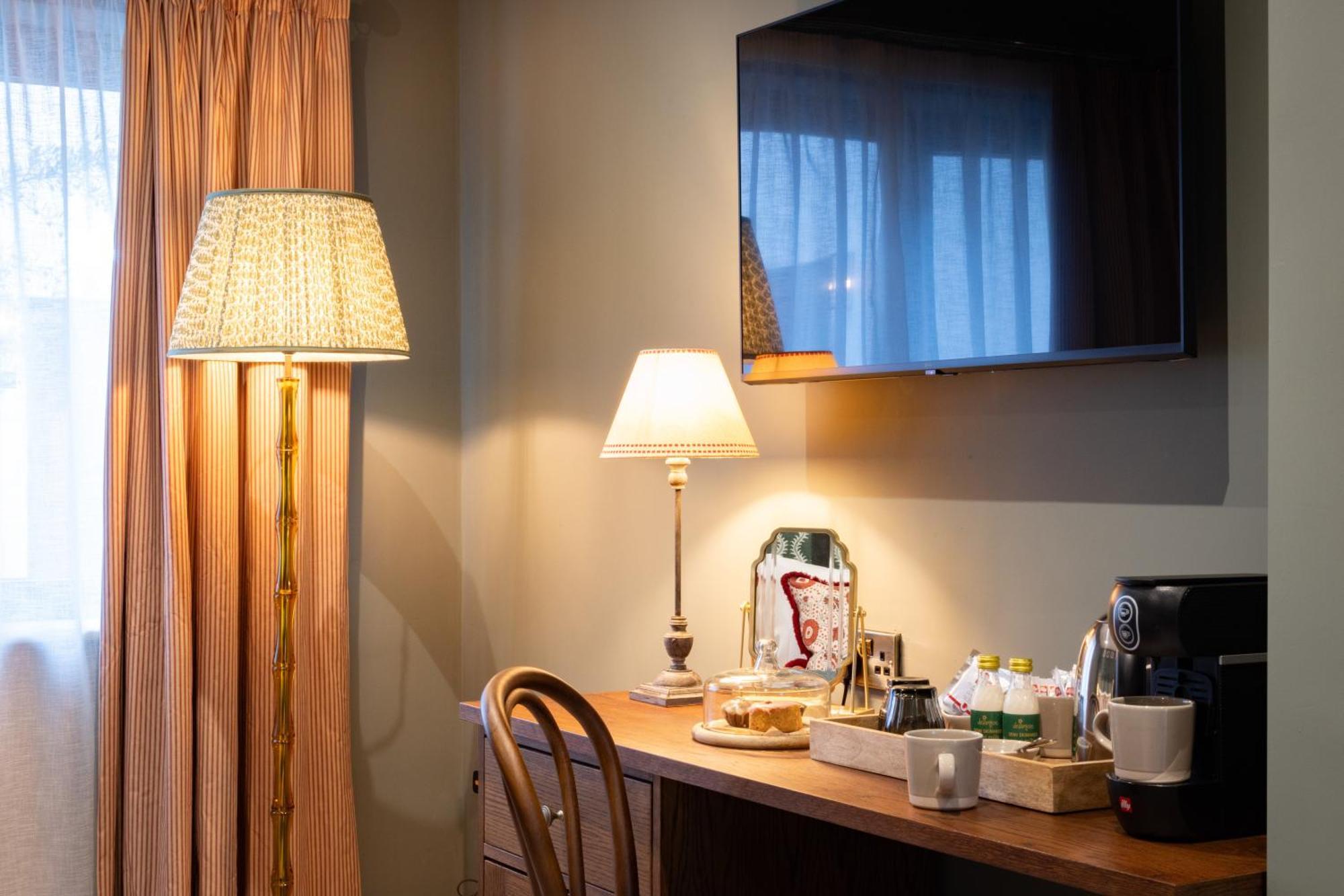 The Coat And Bear - A Heartwood Inn Ньюбери Экстерьер фото