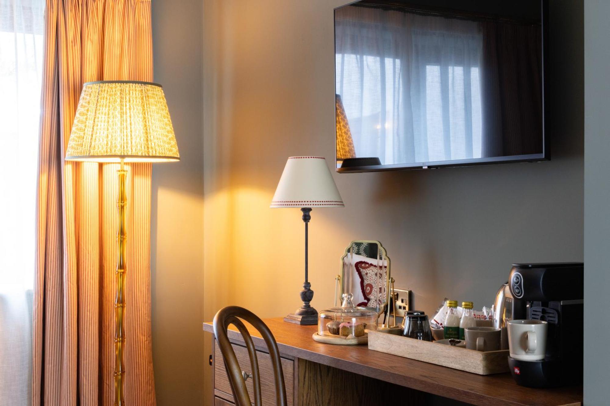 The Coat And Bear - A Heartwood Inn Ньюбери Экстерьер фото