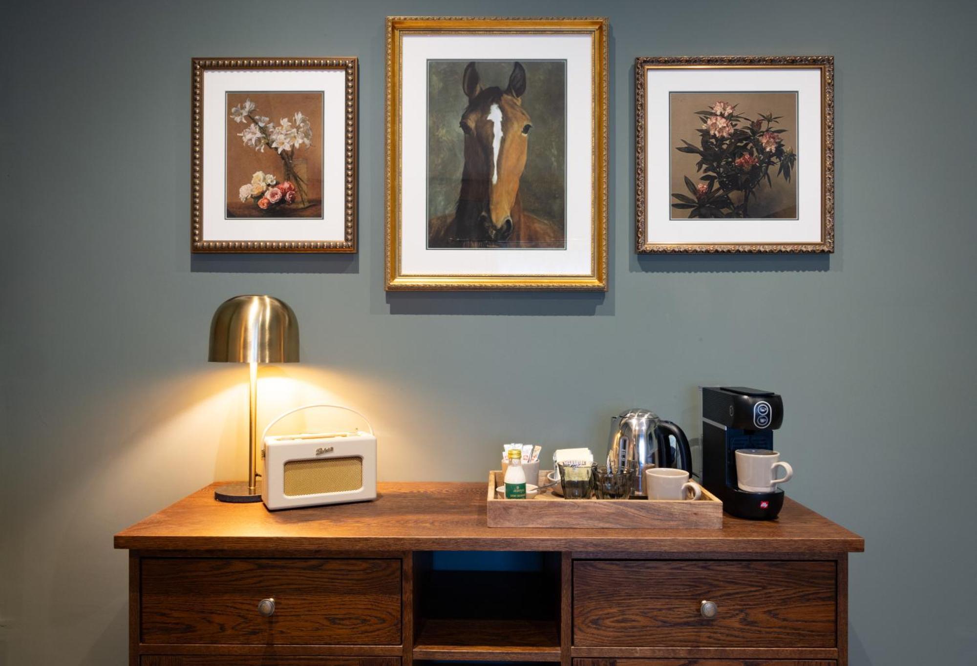 The Coat And Bear - A Heartwood Inn Ньюбери Экстерьер фото