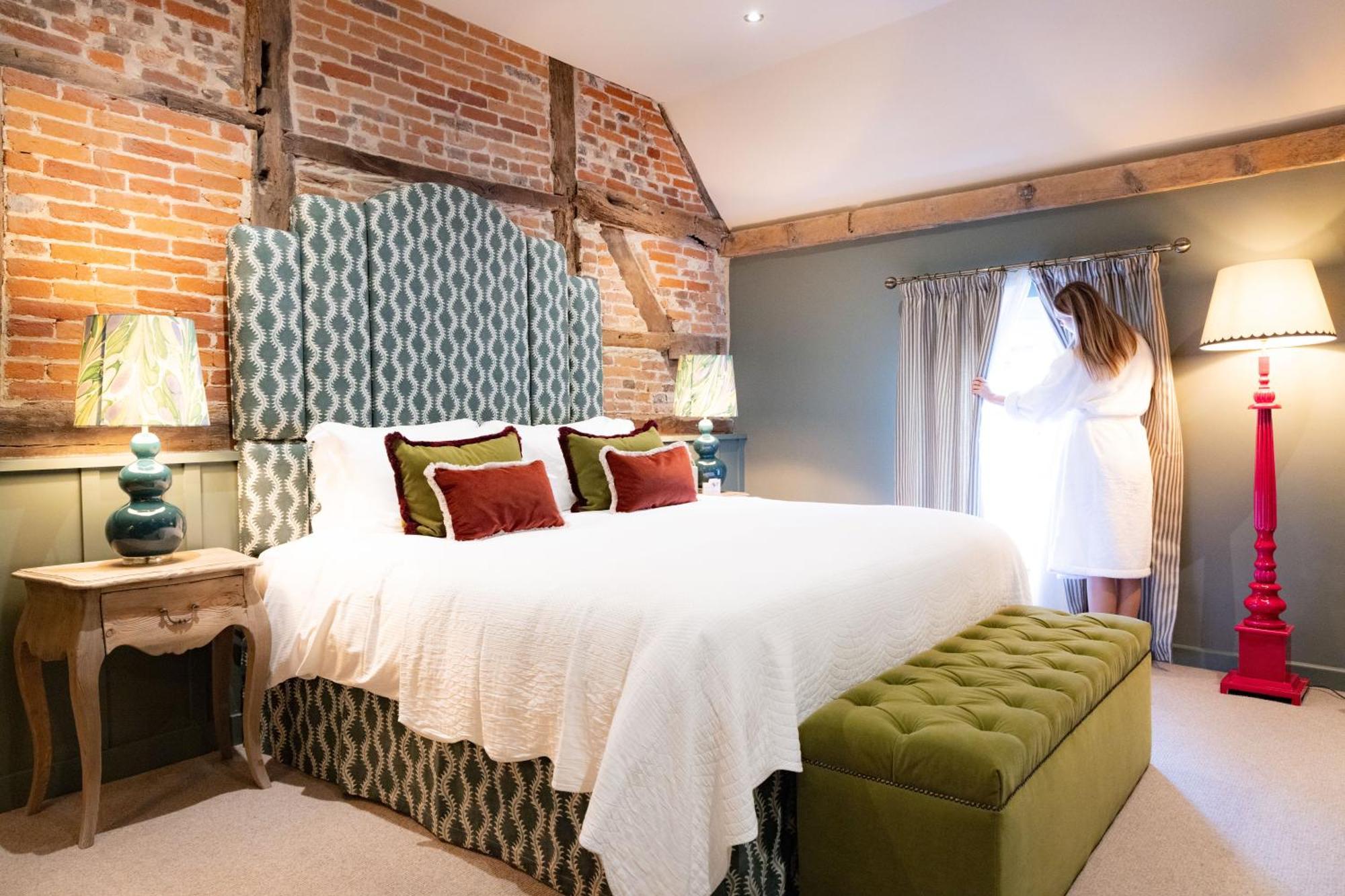 The Coat And Bear - A Heartwood Inn Ньюбери Экстерьер фото