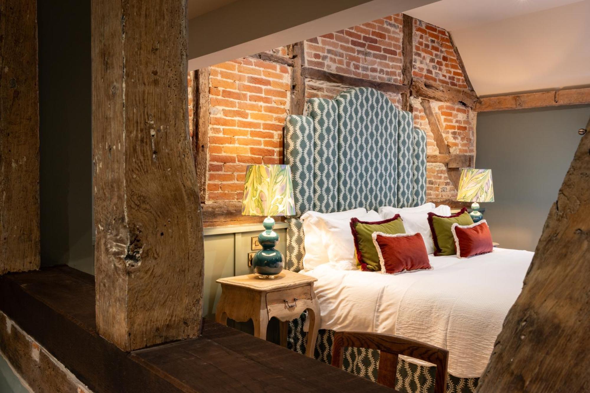 The Coat And Bear - A Heartwood Inn Ньюбери Экстерьер фото
