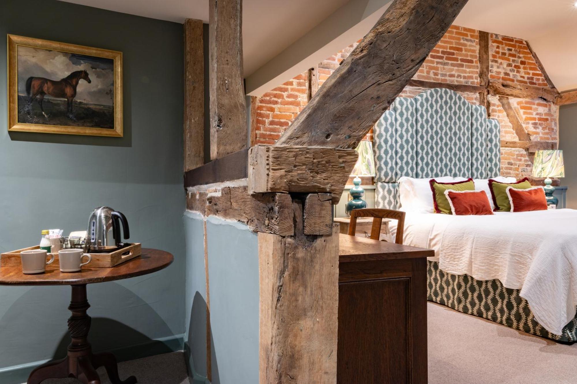 The Coat And Bear - A Heartwood Inn Ньюбери Экстерьер фото