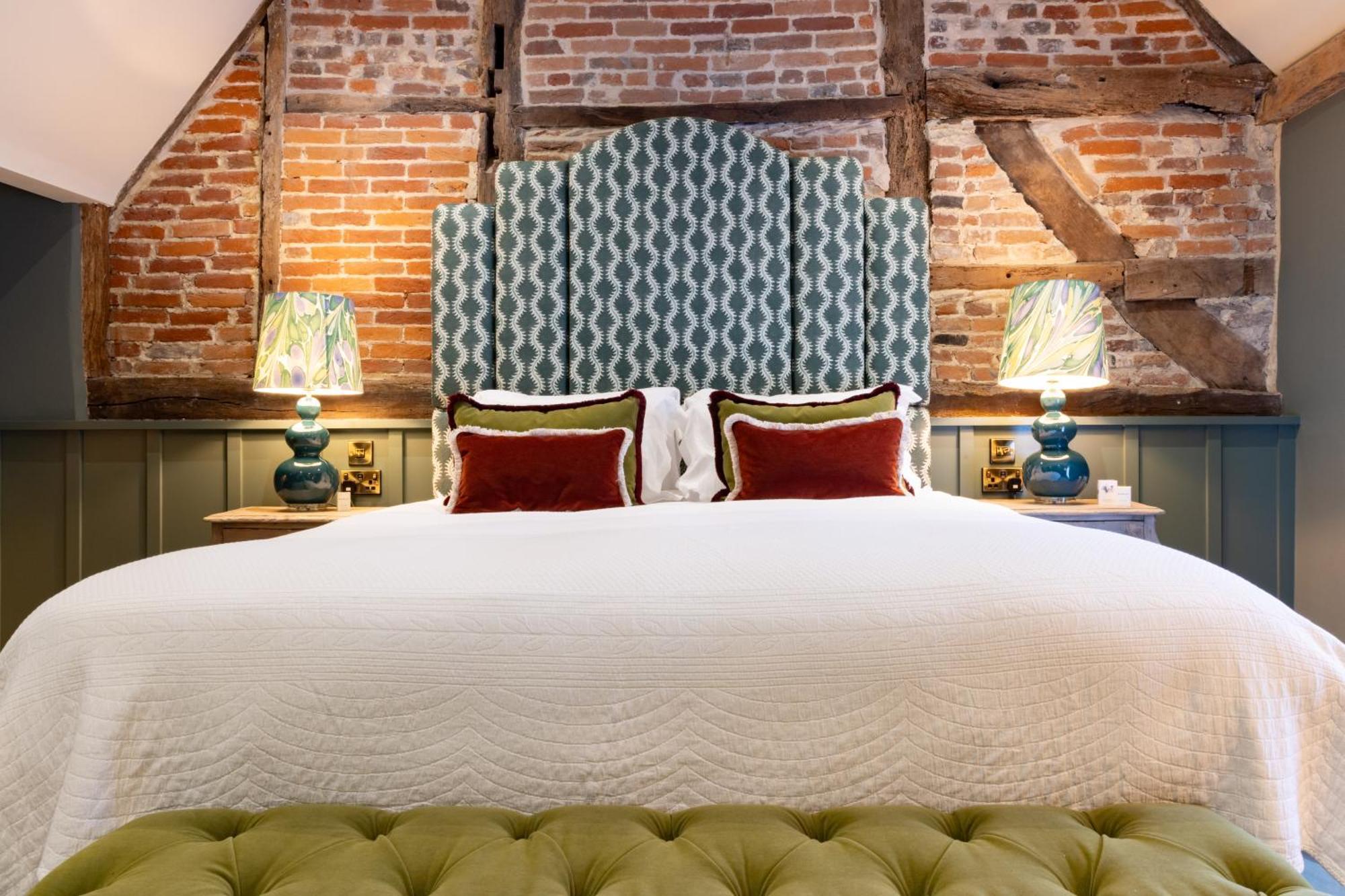 The Coat And Bear - A Heartwood Inn Ньюбери Экстерьер фото