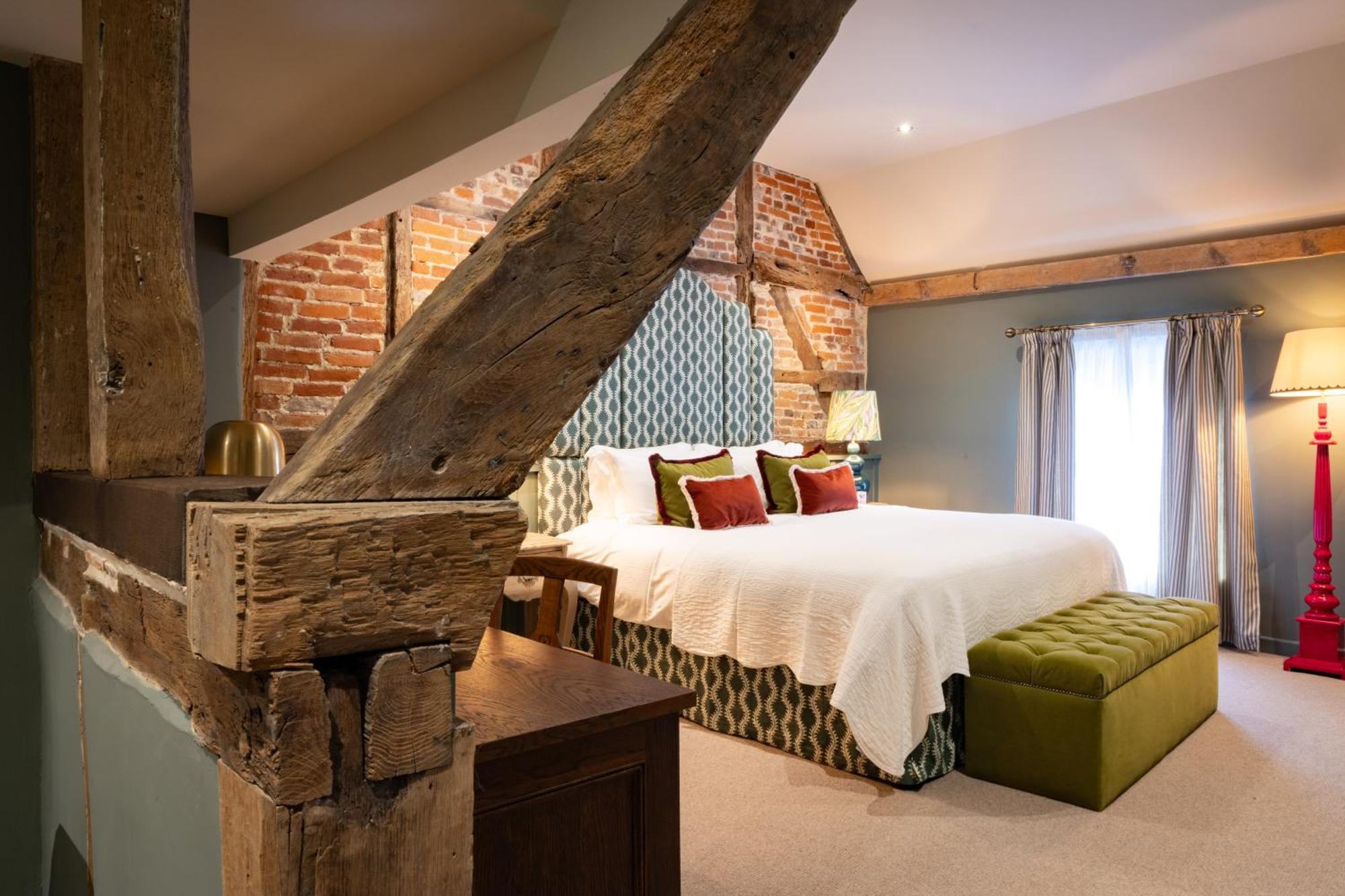 The Coat And Bear - A Heartwood Inn Ньюбери Экстерьер фото
