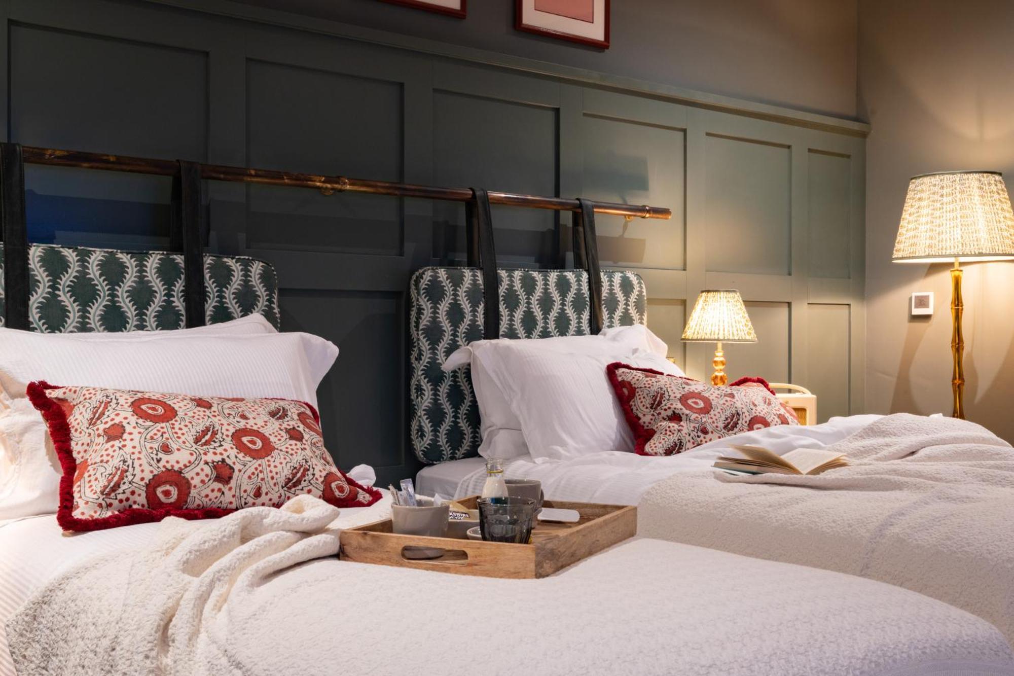 The Coat And Bear - A Heartwood Inn Ньюбери Экстерьер фото
