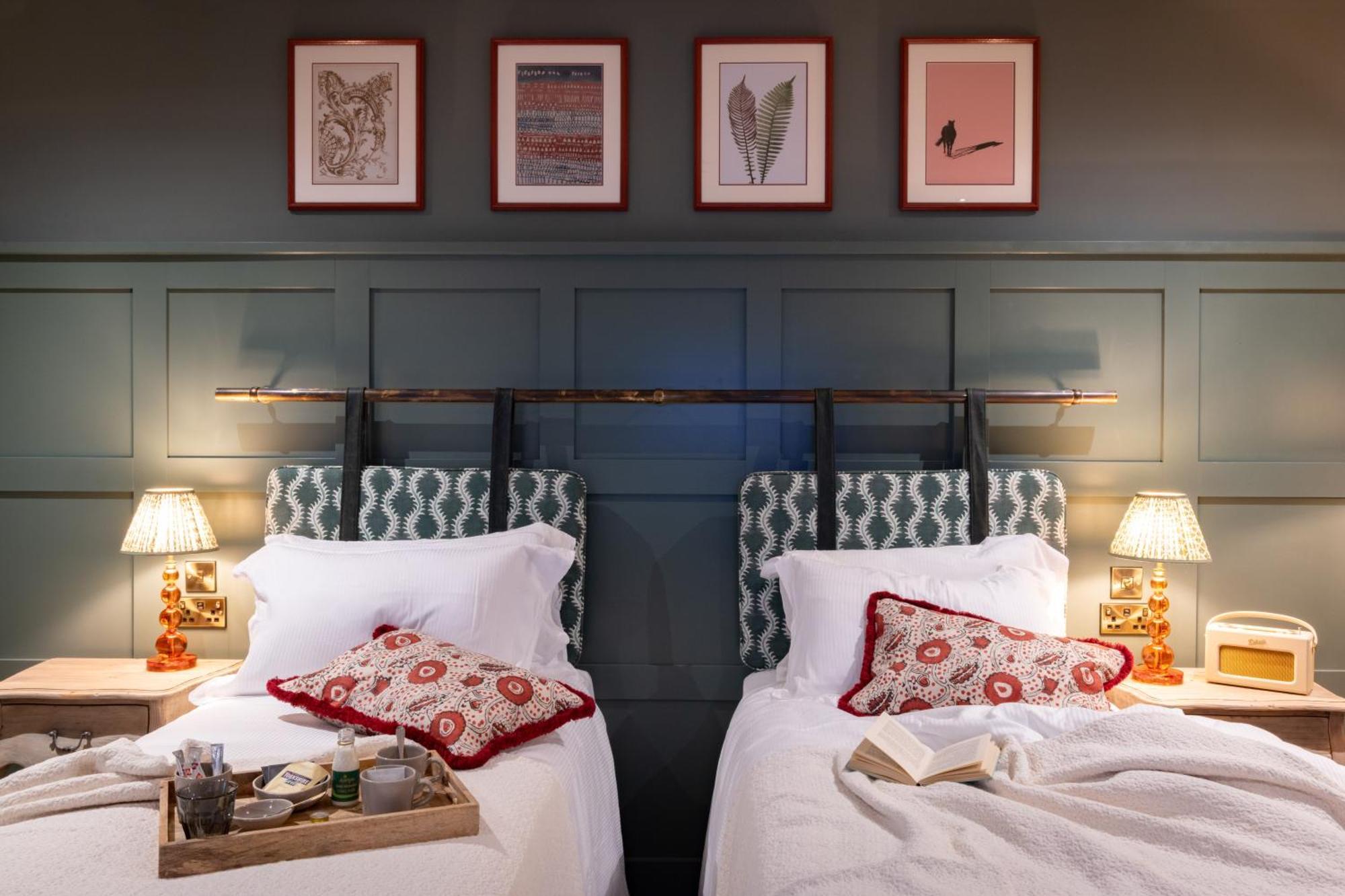 The Coat And Bear - A Heartwood Inn Ньюбери Экстерьер фото
