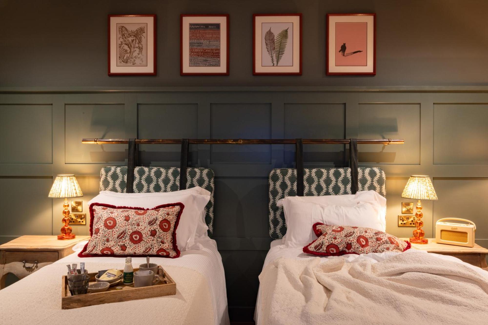 The Coat And Bear - A Heartwood Inn Ньюбери Экстерьер фото