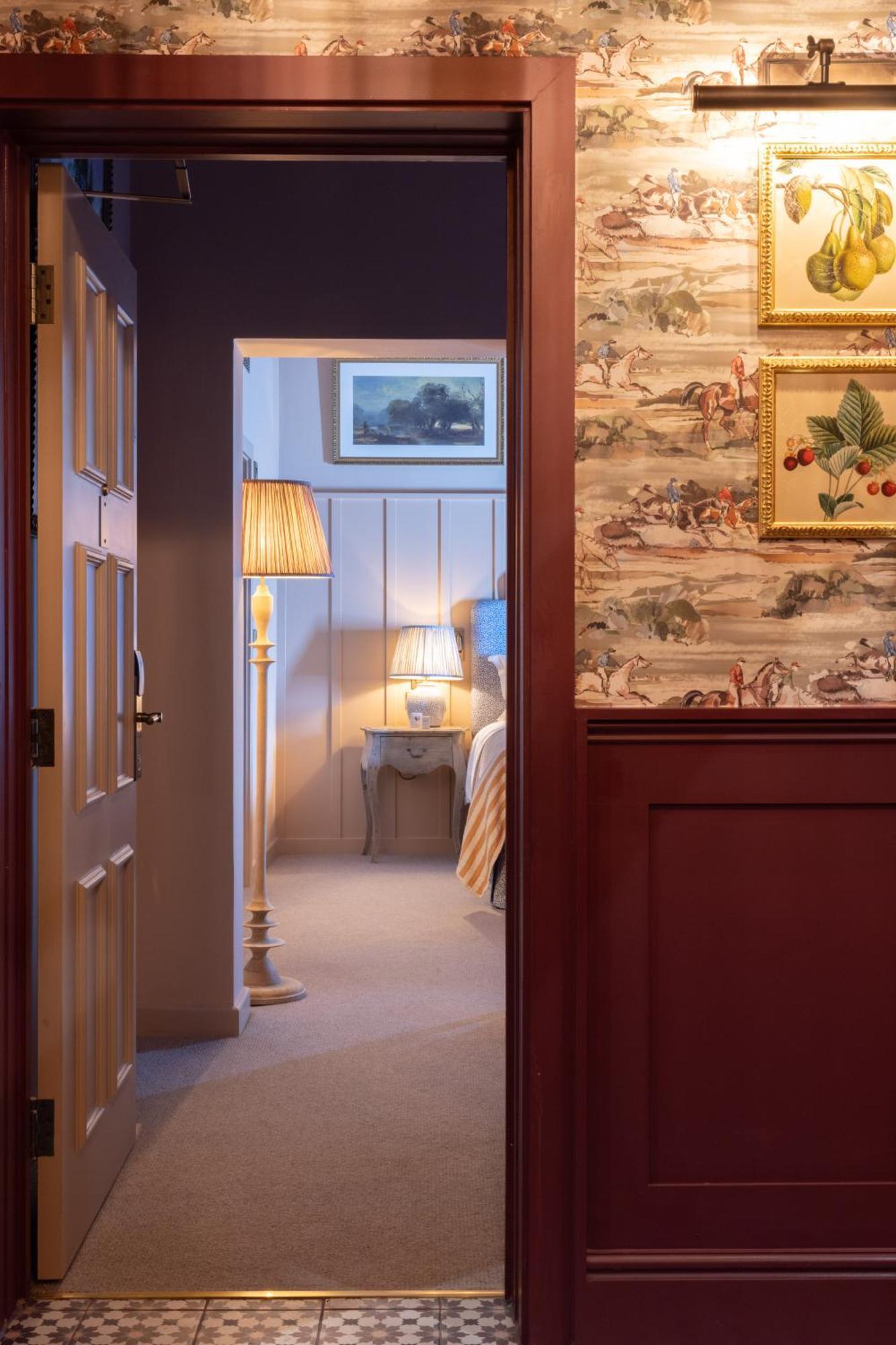 The Coat And Bear - A Heartwood Inn Ньюбери Экстерьер фото