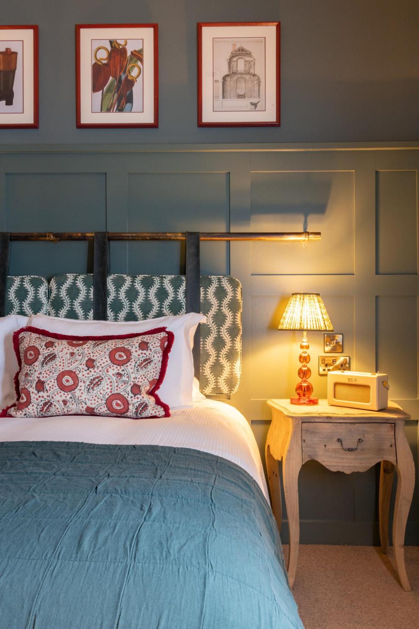 The Coat And Bear - A Heartwood Inn Ньюбери Экстерьер фото