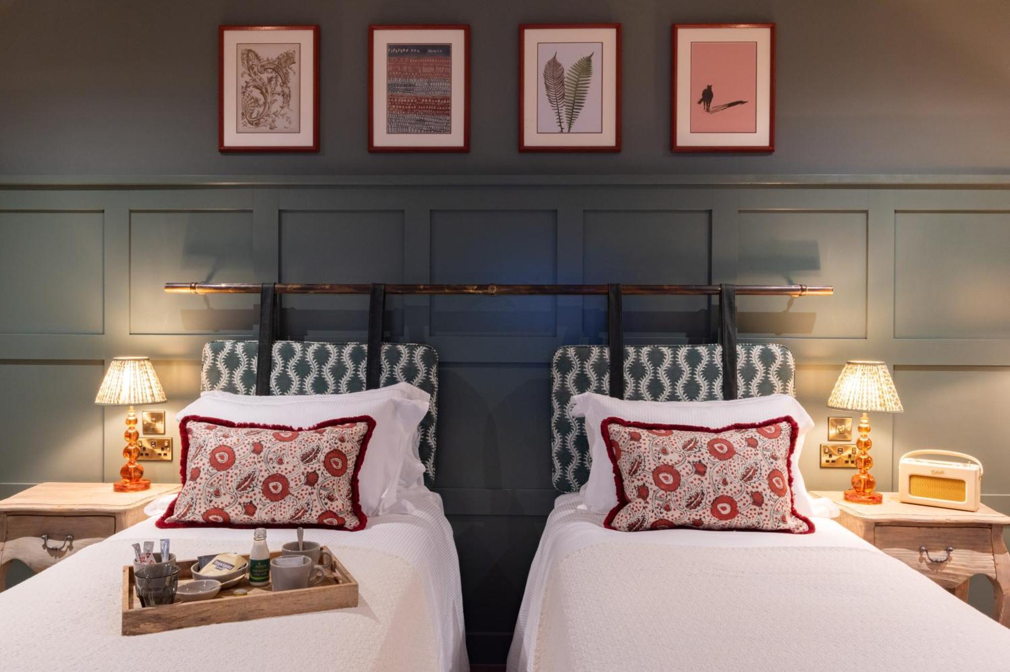 The Coat And Bear - A Heartwood Inn Ньюбери Экстерьер фото