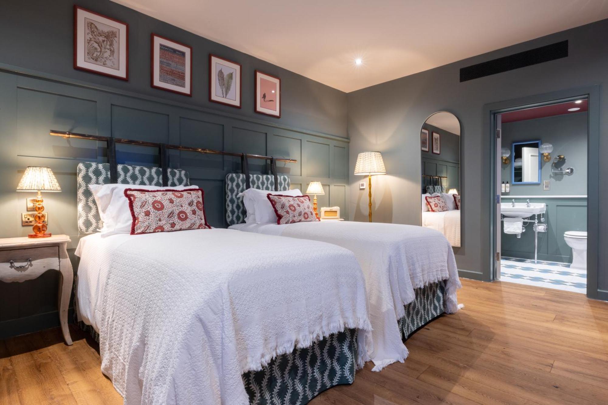 The Coat And Bear - A Heartwood Inn Ньюбери Экстерьер фото